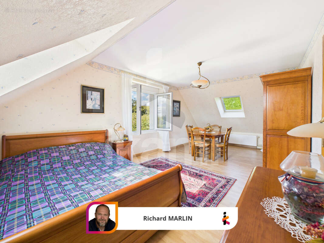 Maison à CHATEAUNEUF-DU-FAOU