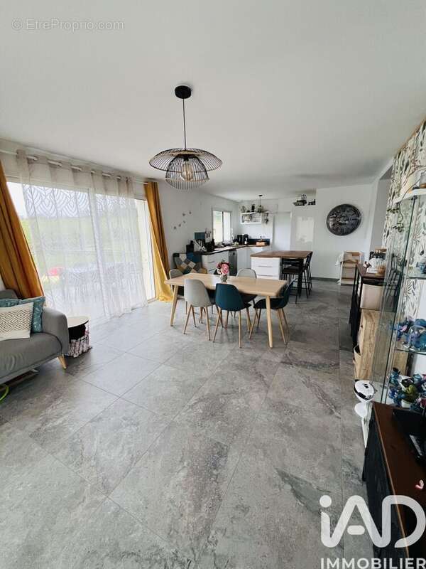 Maison 130 m² à La Croix-En-Touraine  - photo 2