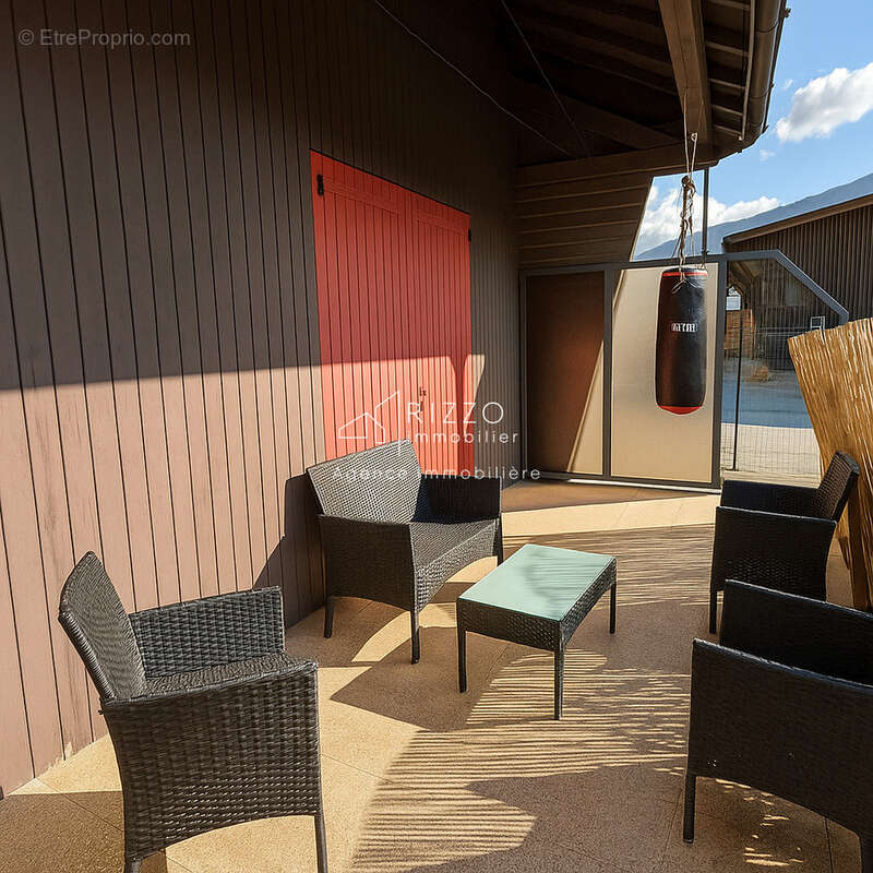PERON   Appartement T4 avec terrasse, jardin et 2 parkings - photo 10
