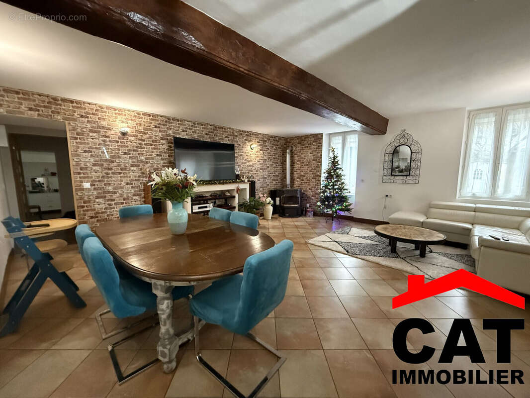 Maison à REMAUVILLE