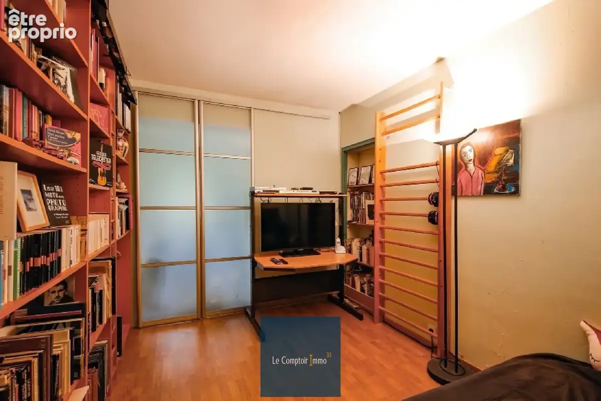 Maison familiale de plain-pied avec grand jardin sur SAINT-LOUBES - photo 10
