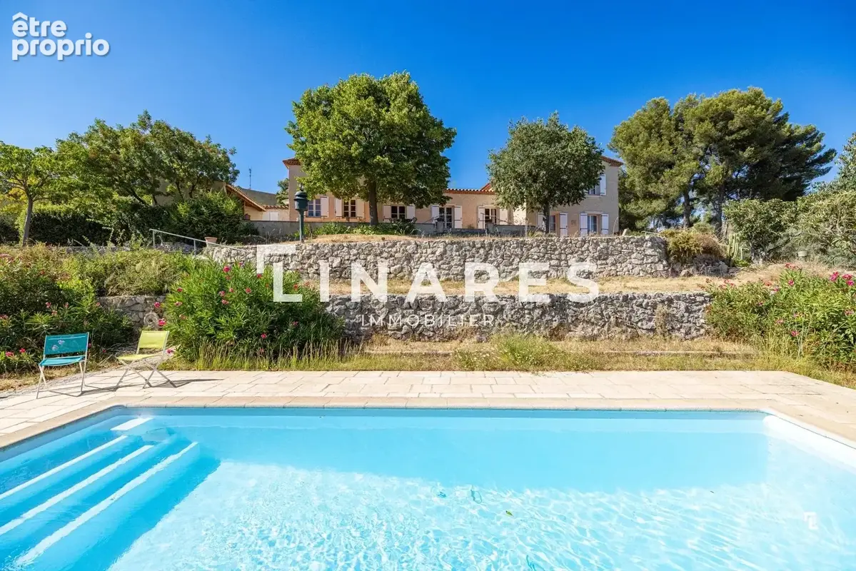 PLEIN SOLEIL - Villa T6 de 206m² - Piscine - Cuisine d'été - Terrain de 3400m² - 13011 LA TREILLE - photo 16