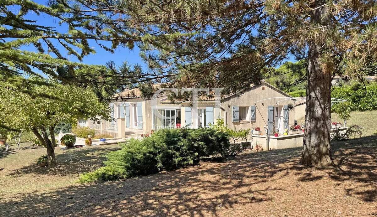 Charmante villa de plain-pied avec beau terrain arboré et clos de 2 627 m² - photo 3