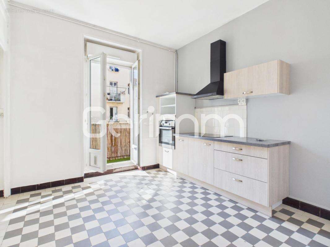 Vente - Appartement - 3 pièces + cuisine - 70 m² - 185 000 € - - photo 2