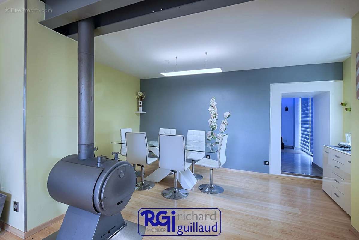 Maison à LA TOUR-DU-PIN