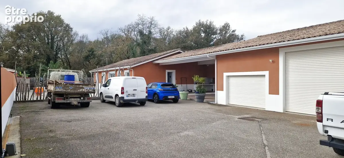 belle maison P.P avec garage double, Piscine, terrasses et jardin clos - photo 12