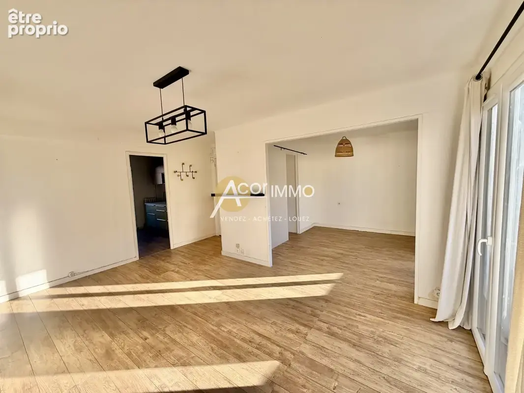 Toulon - Aguillon, très bel appartement faux T4 avec balcon, cave et parking collectif - photo 2