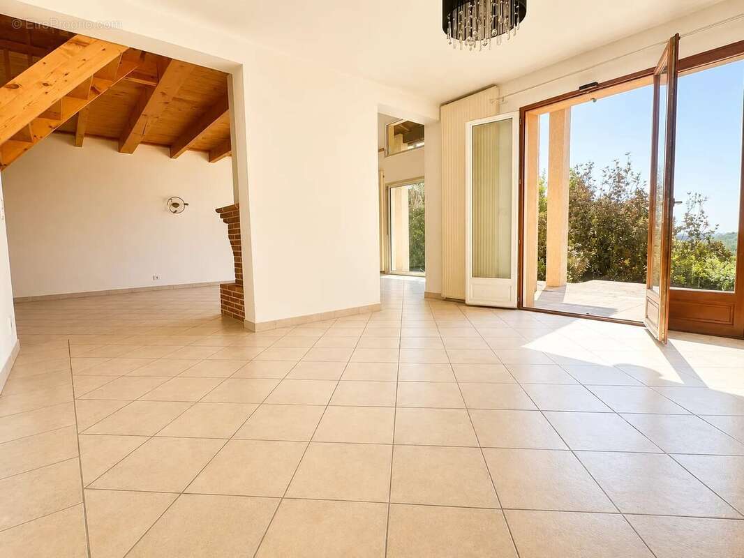 Maison T5 - 160 m2 - vue dégagée - photo 6