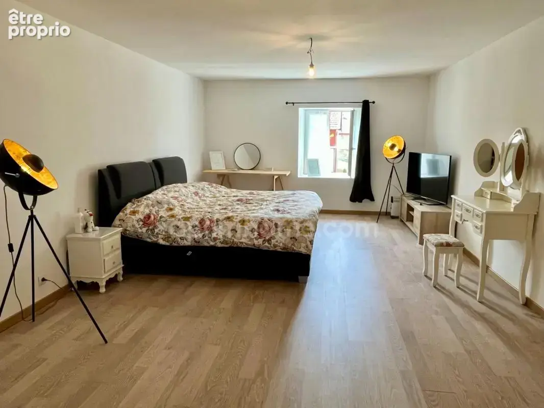 Maison familiale : 5 chambres, près de 80 m² de pièce de vie, une terrasse de 60 m² et un jardin de plus de 975 m² à Moulins-Sai - photo 12
