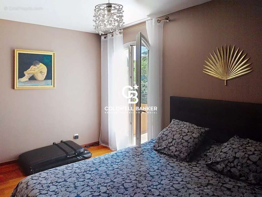 Saint-Aygulf – Élégante propriété familiale avec appartement indépendant, piscine et cadre naturel d'exception. - photo 14