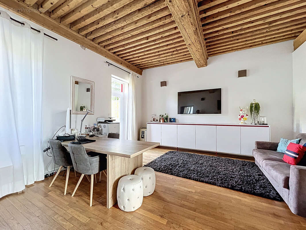 Maison à JASSANS-RIOTTIER