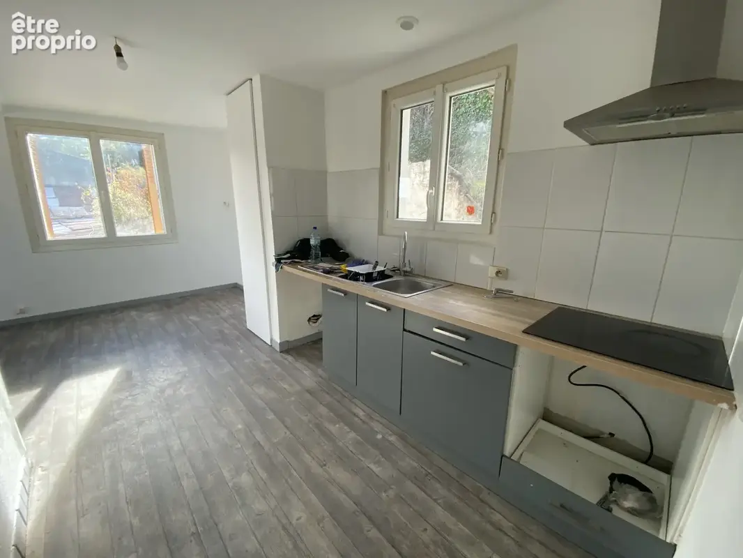 Limoux, Ensemble immobilier avec garages et dépendances - photo 8