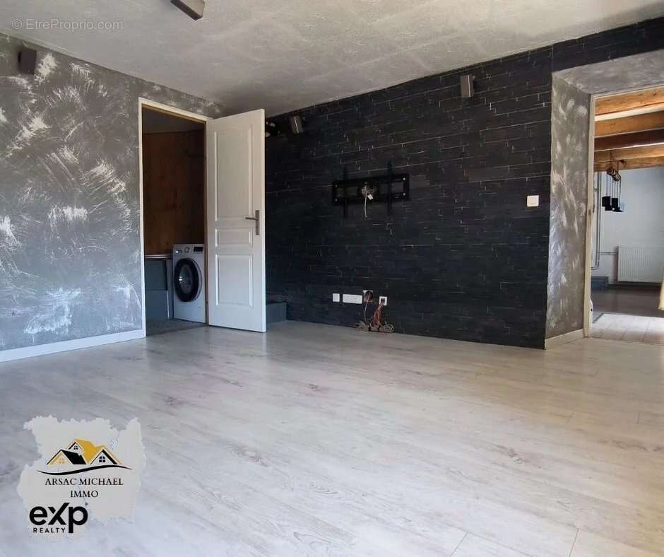 Maison à VERNET-LA-VARENNE