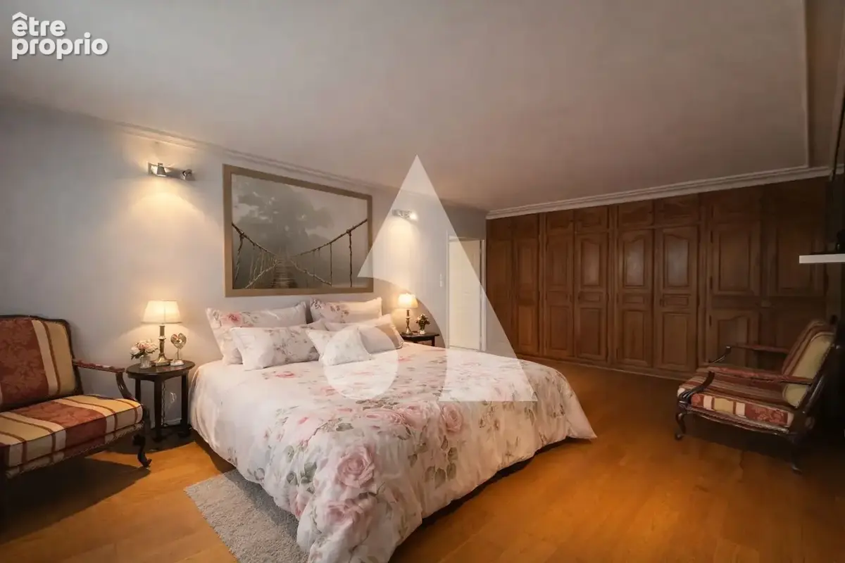 Entrepôt de plus de 250 m² + 2 Maisons - photo 13