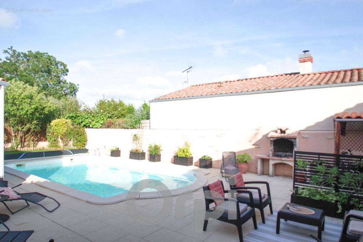 Maison à SAINT-ROGATIEN