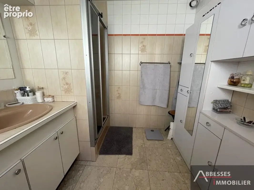 SAINT-AMÉ : Grand logement F7 'esprit maison de famille'  terrasse, terrain et stationnement - photo 12