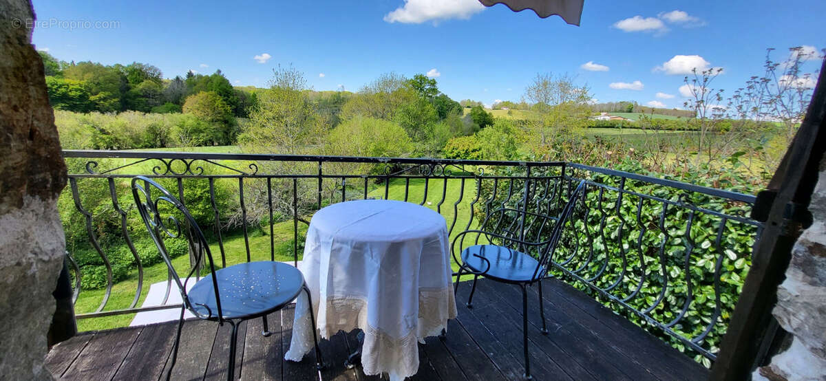 Maison à COUSSAC-BONNEVAL