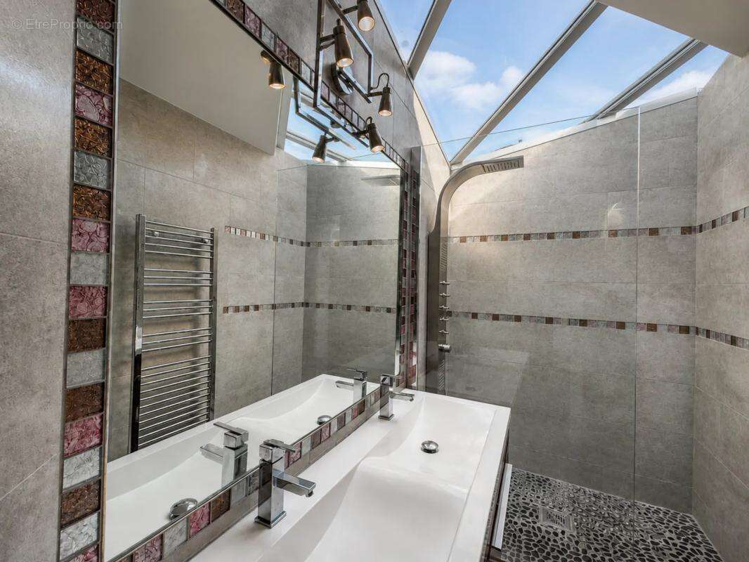Maison d’architecte de 257m² 6 chambres piscine - à rénover - photo 17