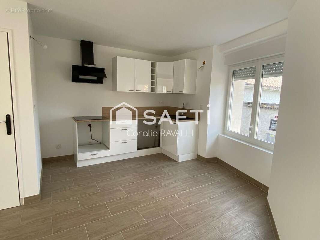 Photo 2 - Maison à ROULLET-SAINT-ESTEPHE