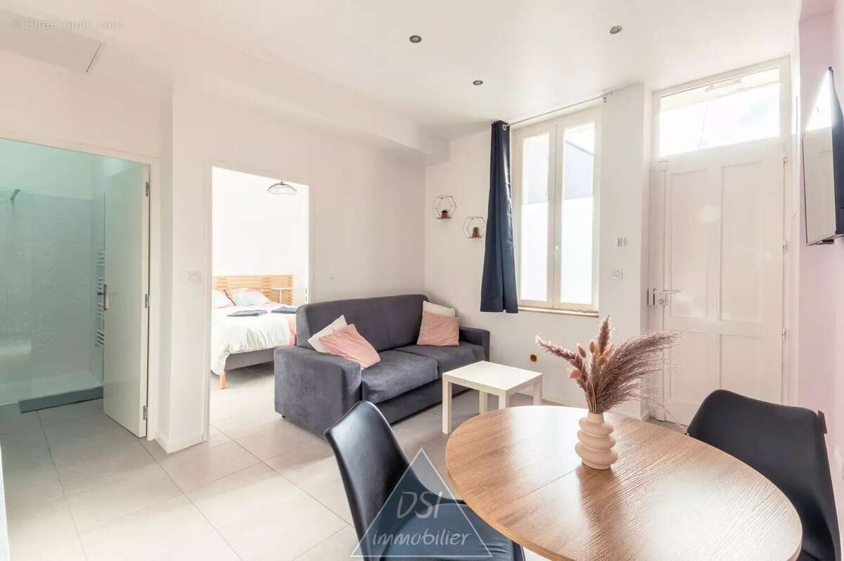 VILLEURBANNE HYPER-CENTRE – Ensemble immobilier en pleine propriété – 8 logements exploités en location meublée – Investissement - photo 4