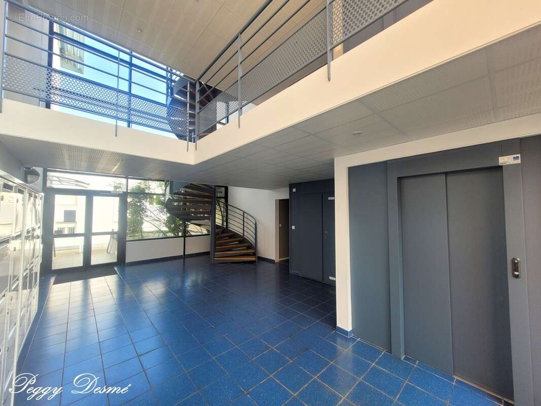 Appartement à vendre T1 BIS LA ROCHELLE (17) - Balcon - Local à vélos - photo 10