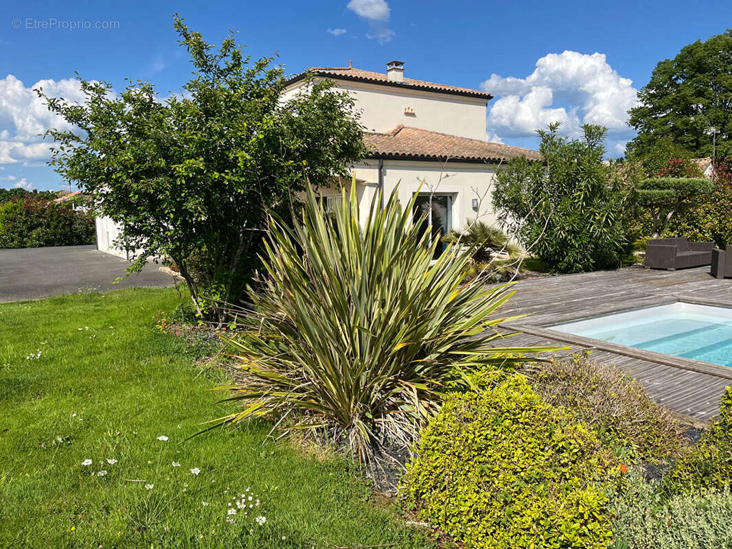 Maison à SAINT-MAGNE-DE-CASTILLON