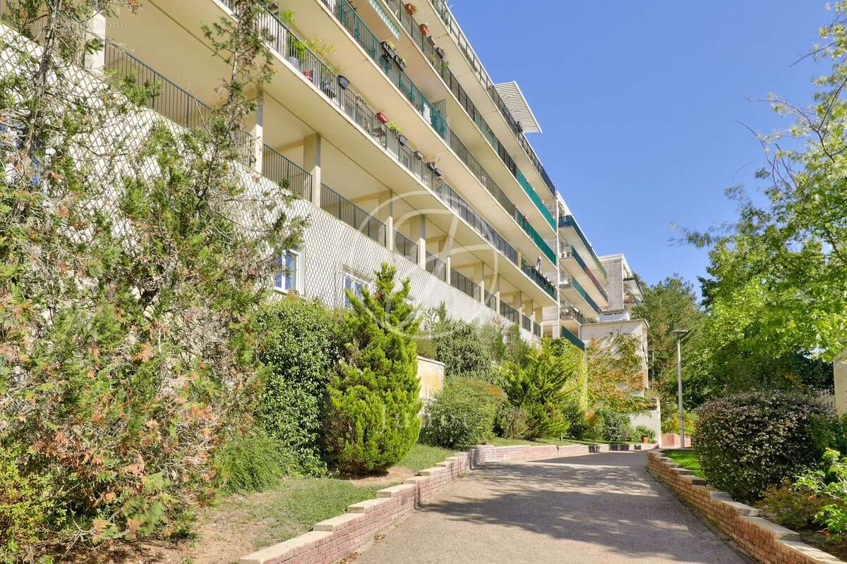 Appartement à VILLE-D'AVRAY