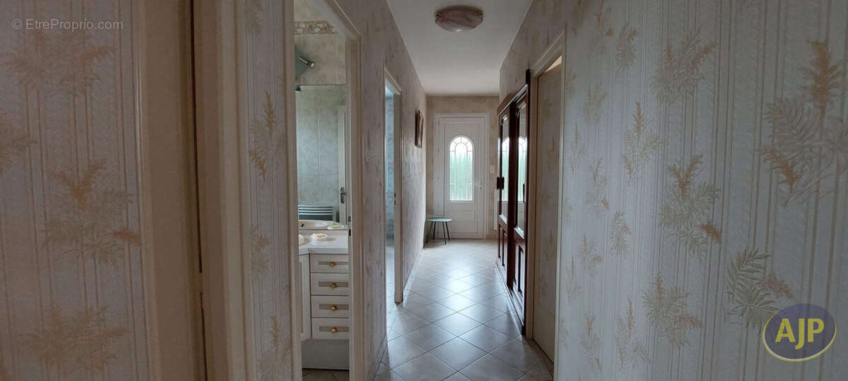 Maison à SAINT-JEAN-D'ILLAC