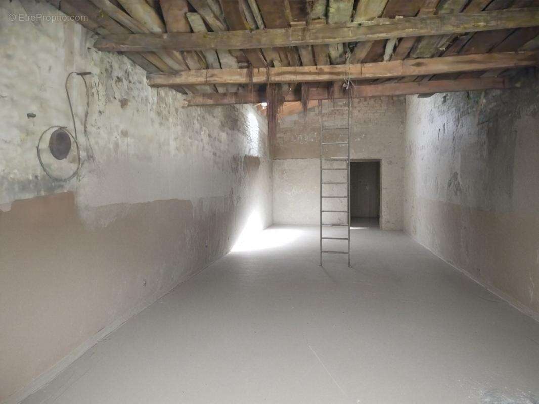 Maison de charme à rénover au calme - photo 8
