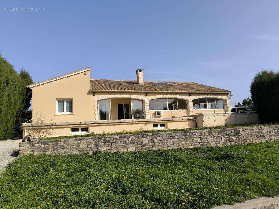 Maison à LAUDUN-L'ARDOISE