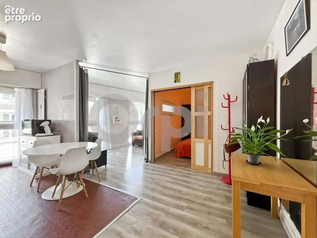 Appartement 2 pièces à Vendre à quelques pas de la place des Vosges à Paris 4e - photo 2