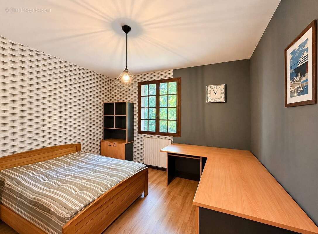 Chambre n°1 - Maison à SAINT-LAURENT-LES-EGLISES
