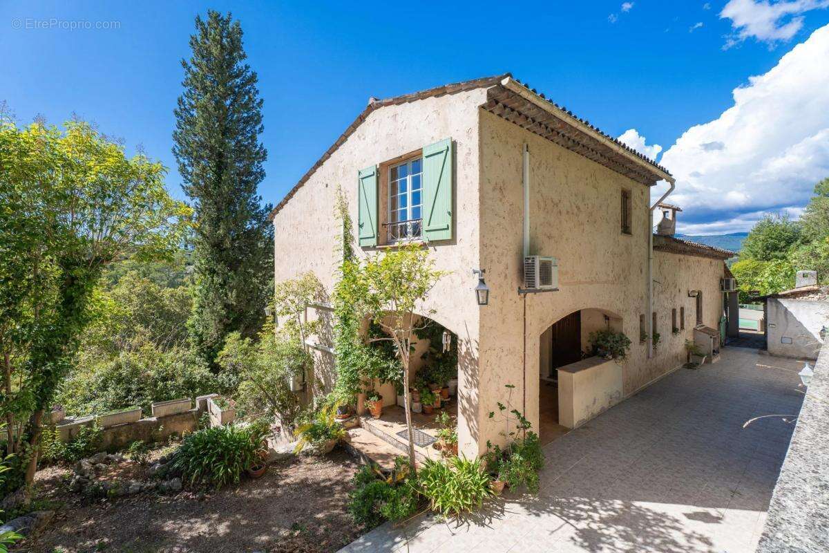 Maison à VALBONNE
