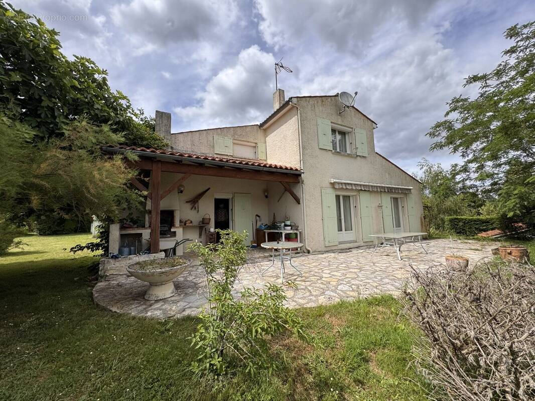 Maison à FONTCOUVERTE