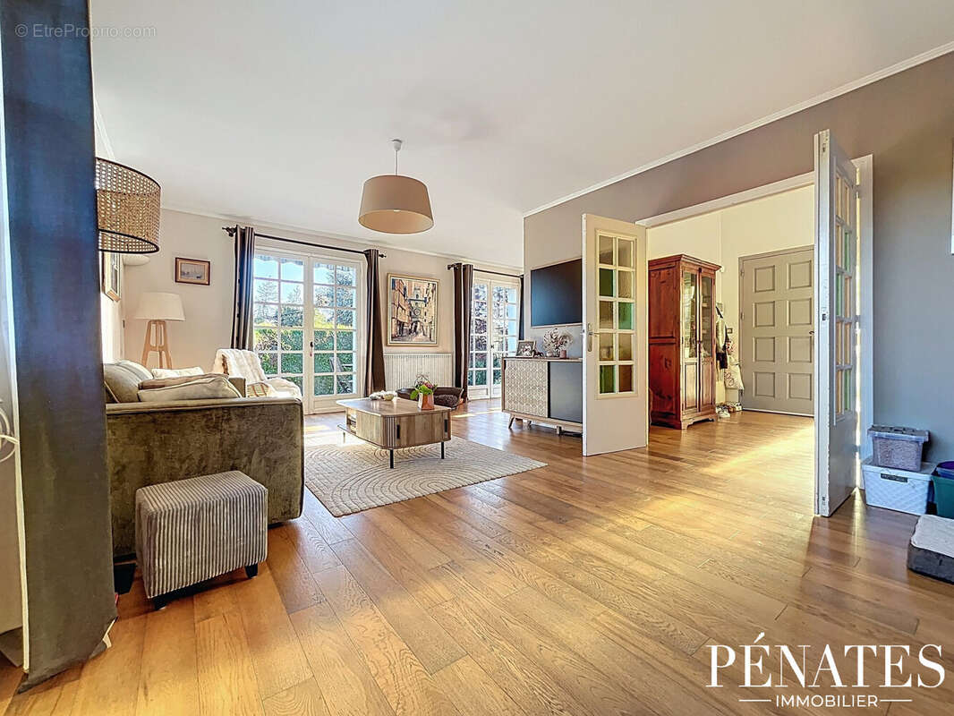 Maison à SAINT-ETIENNE-DU-ROUVRAY