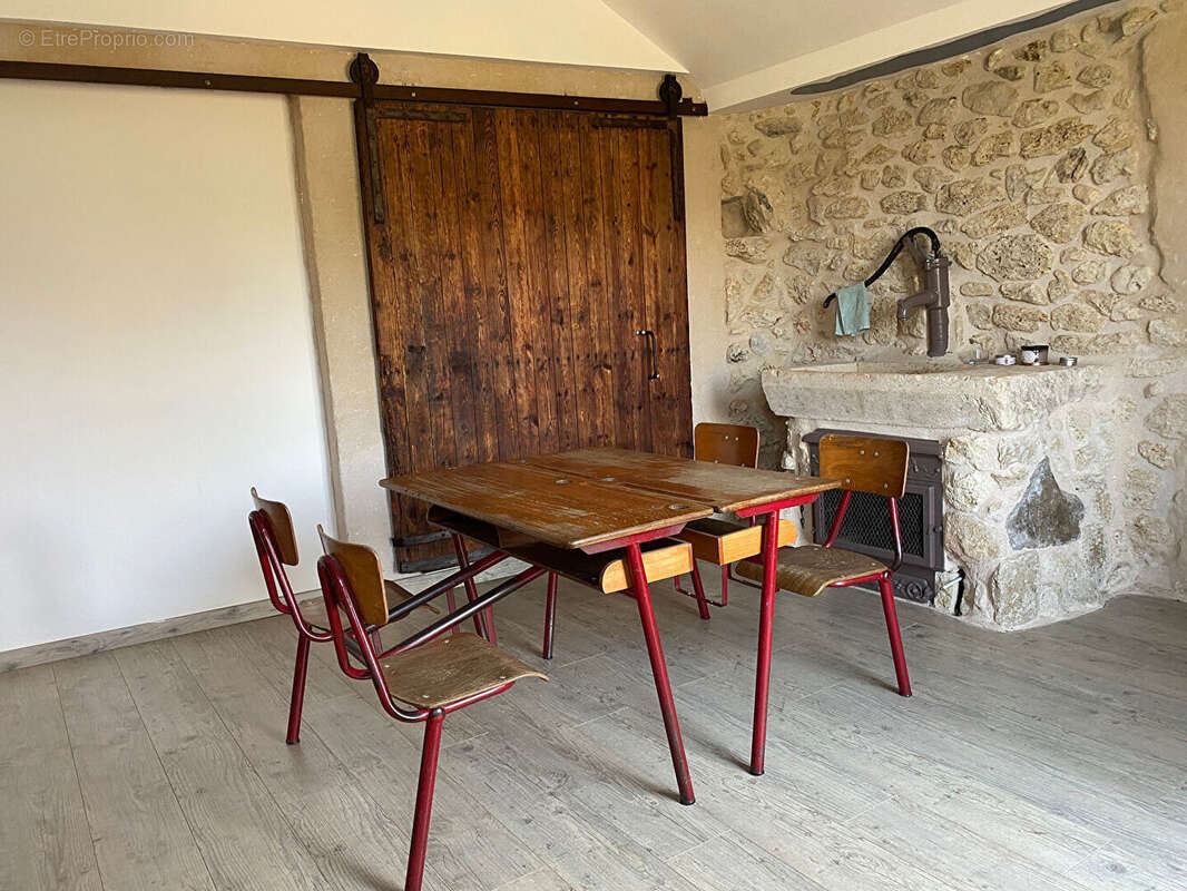 Maison à CAMIAC-ET-SAINT-DENIS