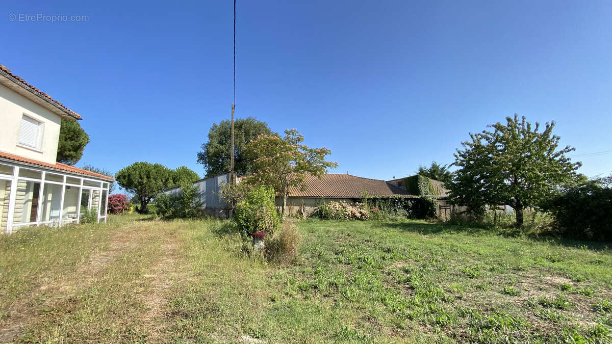 Maison à CHENAC-SAINT-SEURIN-D&#039;UZET