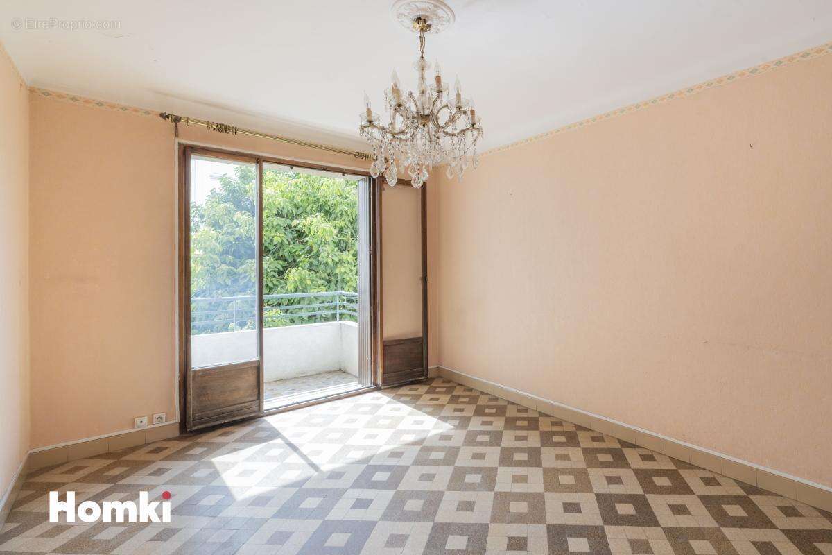 Appartement à MARSEILLE-5E