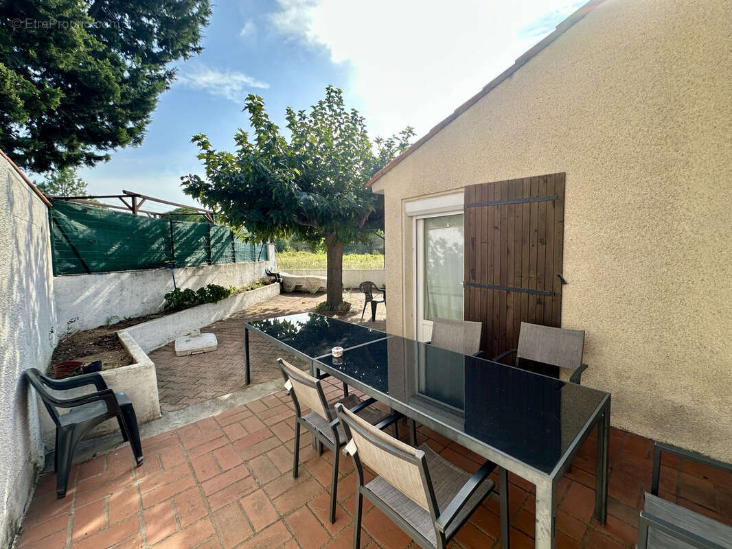 Maison à VILLEMOLAQUE