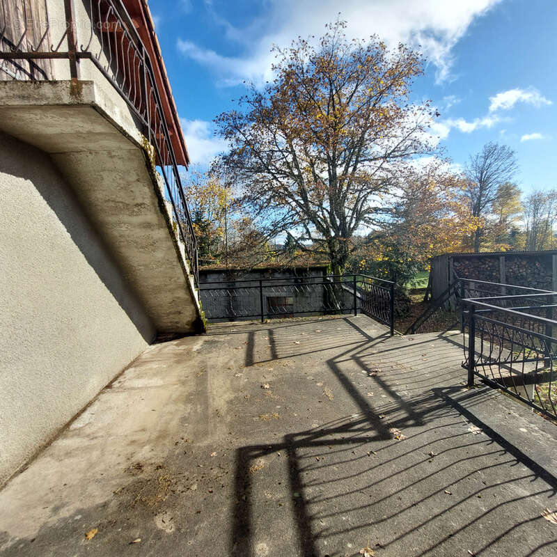 Maison à SAINT-AGREVE