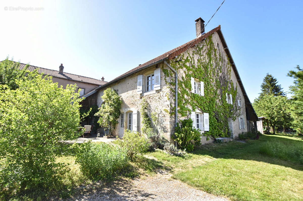 Maison 234 m2 Pleine de Charme et de cachet - photo 4