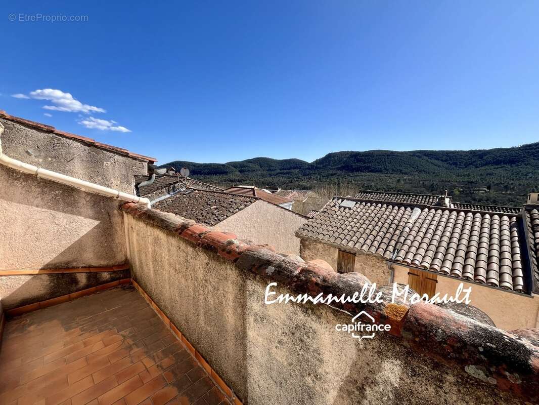 Maison de village 4 pièces avec terrasse à vendre BAGNOLS EN FORET (83) - photo 2