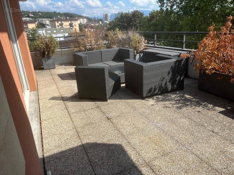 T4 en attique à Annemasse Terrasse - Appartement à ANNEMASSE