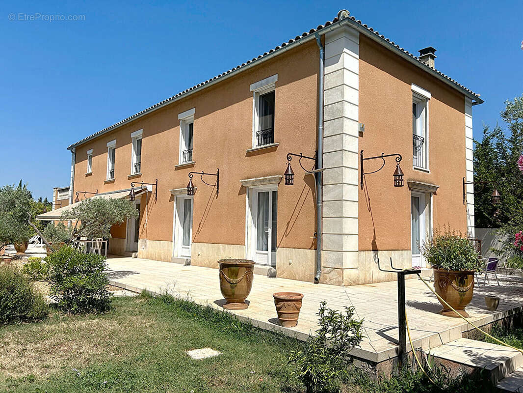 Maison Rochefort Du Gard 7 pièce(s) 300 m2 - photo 3