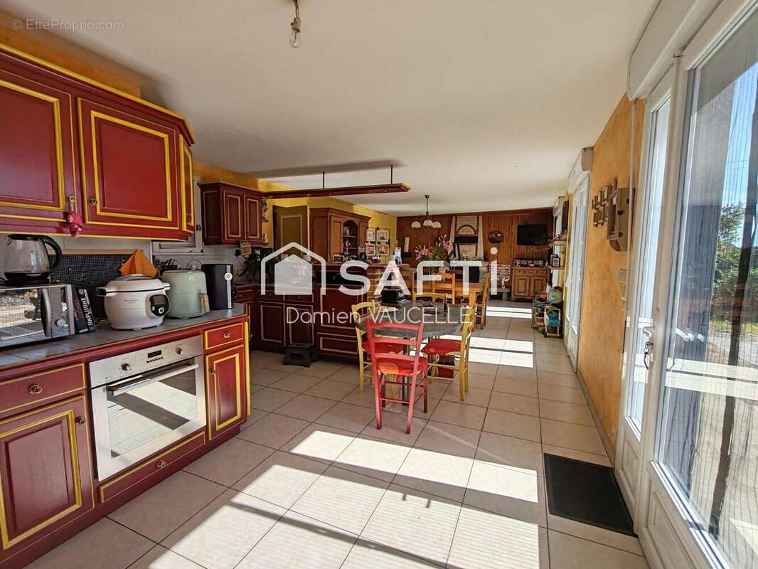 Maison 104 m² à Saint-Mars-Sur-La-Futaie  - photo 4