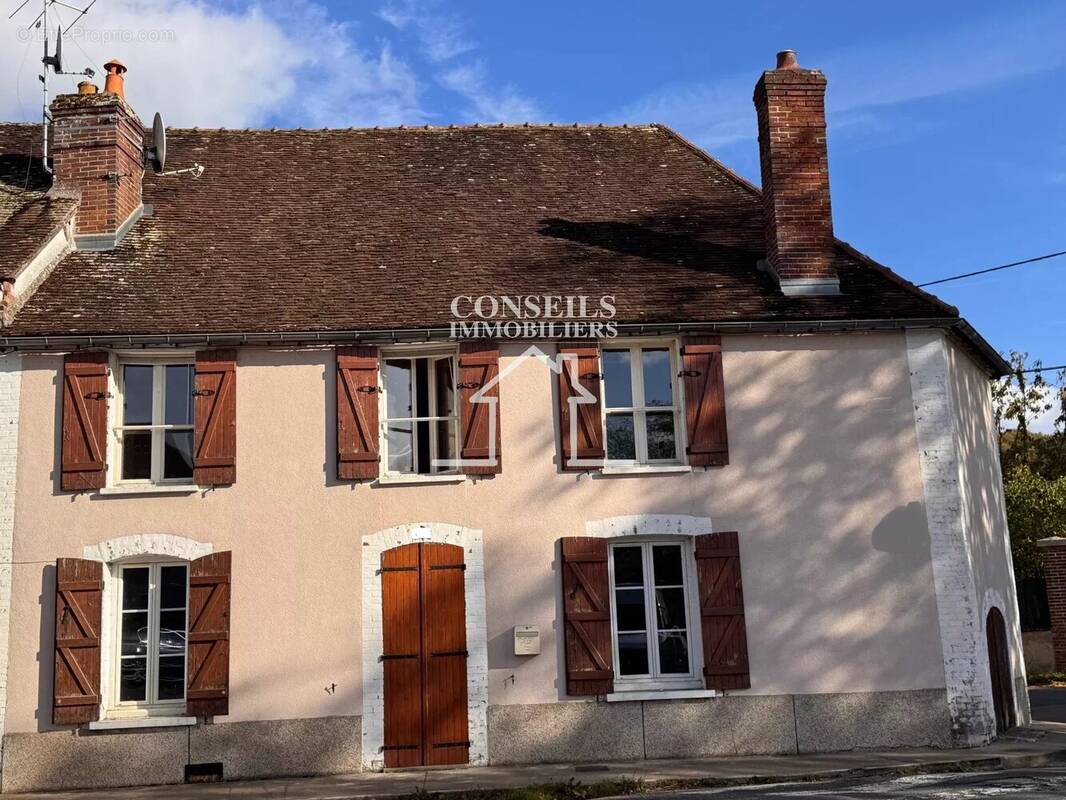 Maison à VILLENEUVE-SUR-YONNE