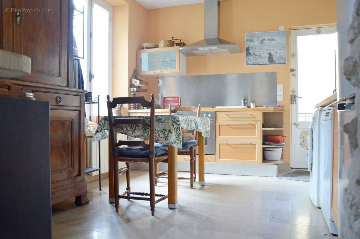 Maison à LA CELLE-LES-BORDES