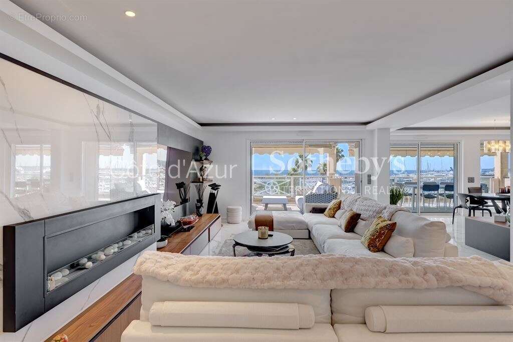 Appartement à VALLAURIS