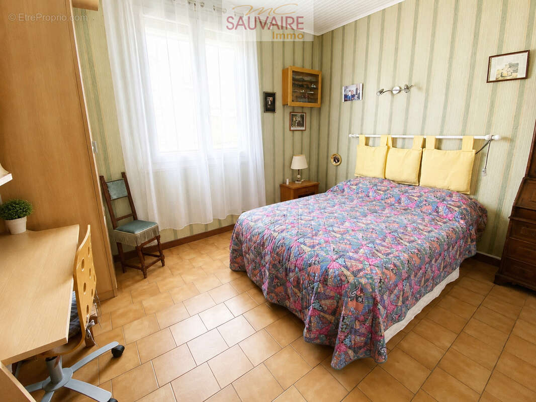 Maison à SAINT-LAURENT-DE-LA-SALANQUE