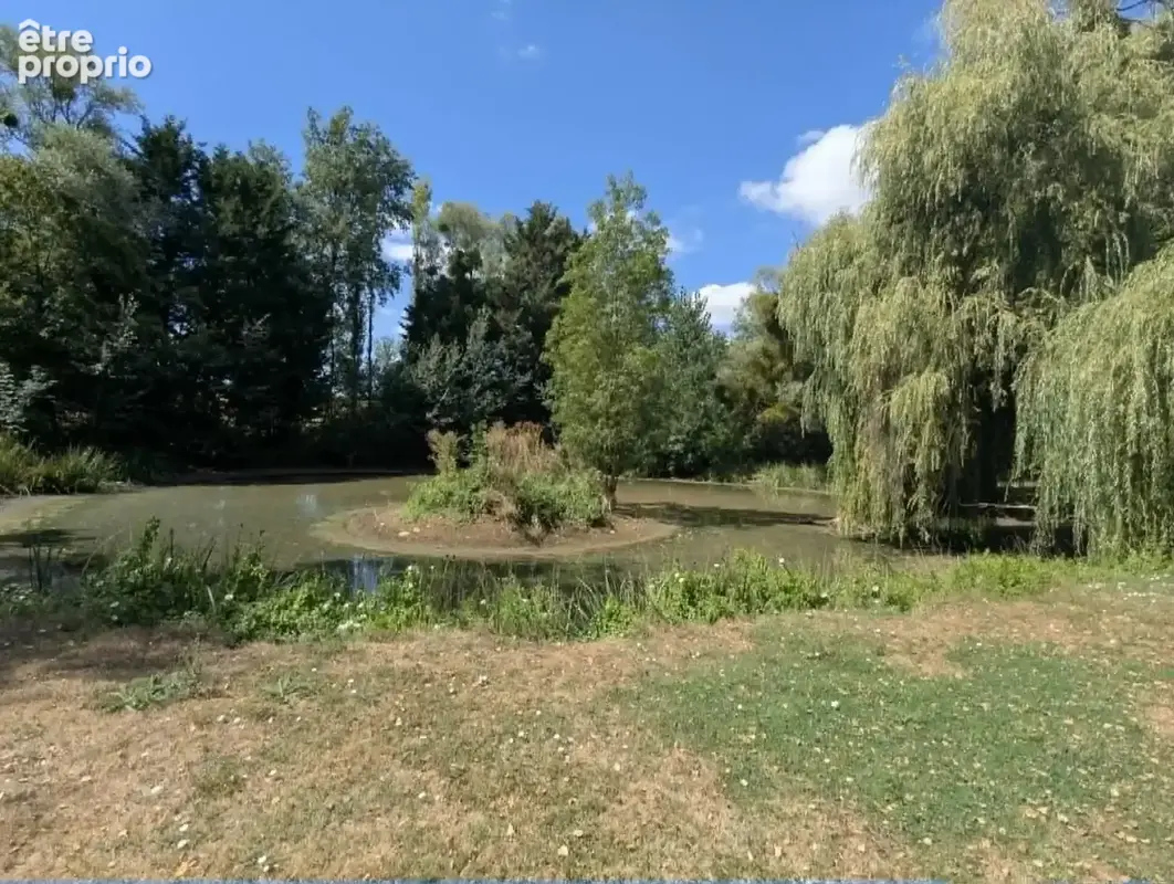 Propriété rurale pleine de caractère avec de vastes dépendances, étang et grands jardins - photo 2